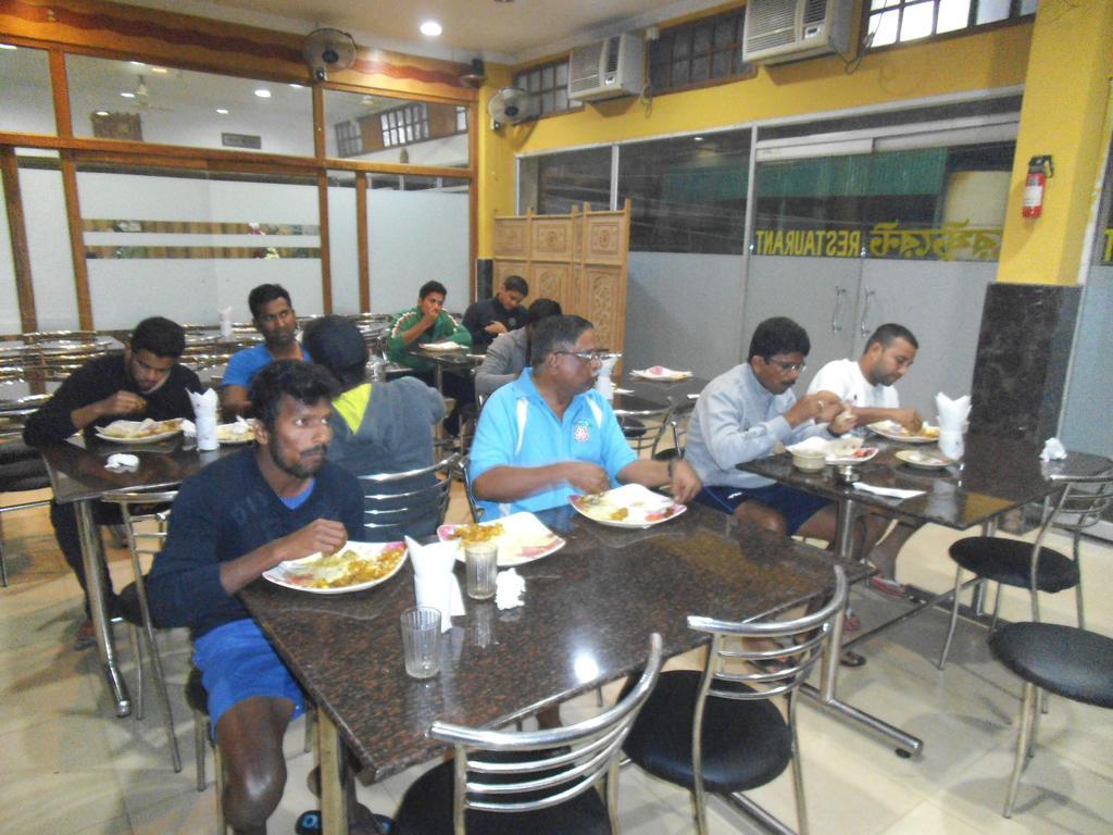 Hôtel City Centre à Agartala Extérieur photo