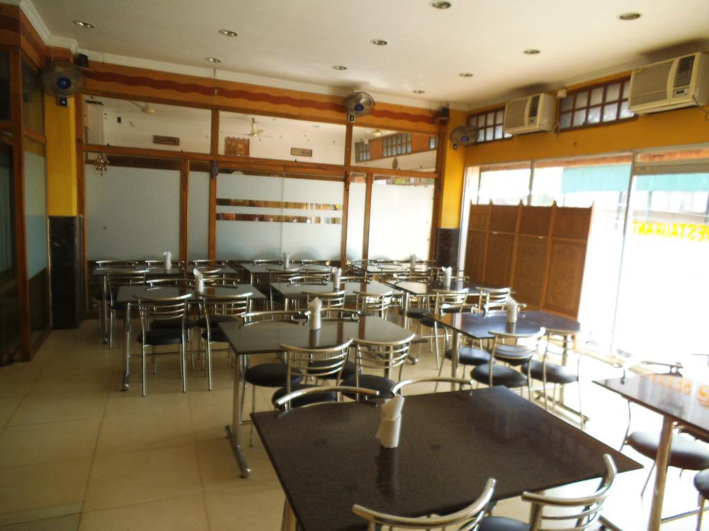 Hôtel City Centre à Agartala Extérieur photo